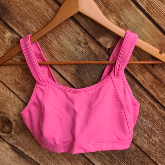 NWT 34D bright pink sports bra - Picture 1 of 4